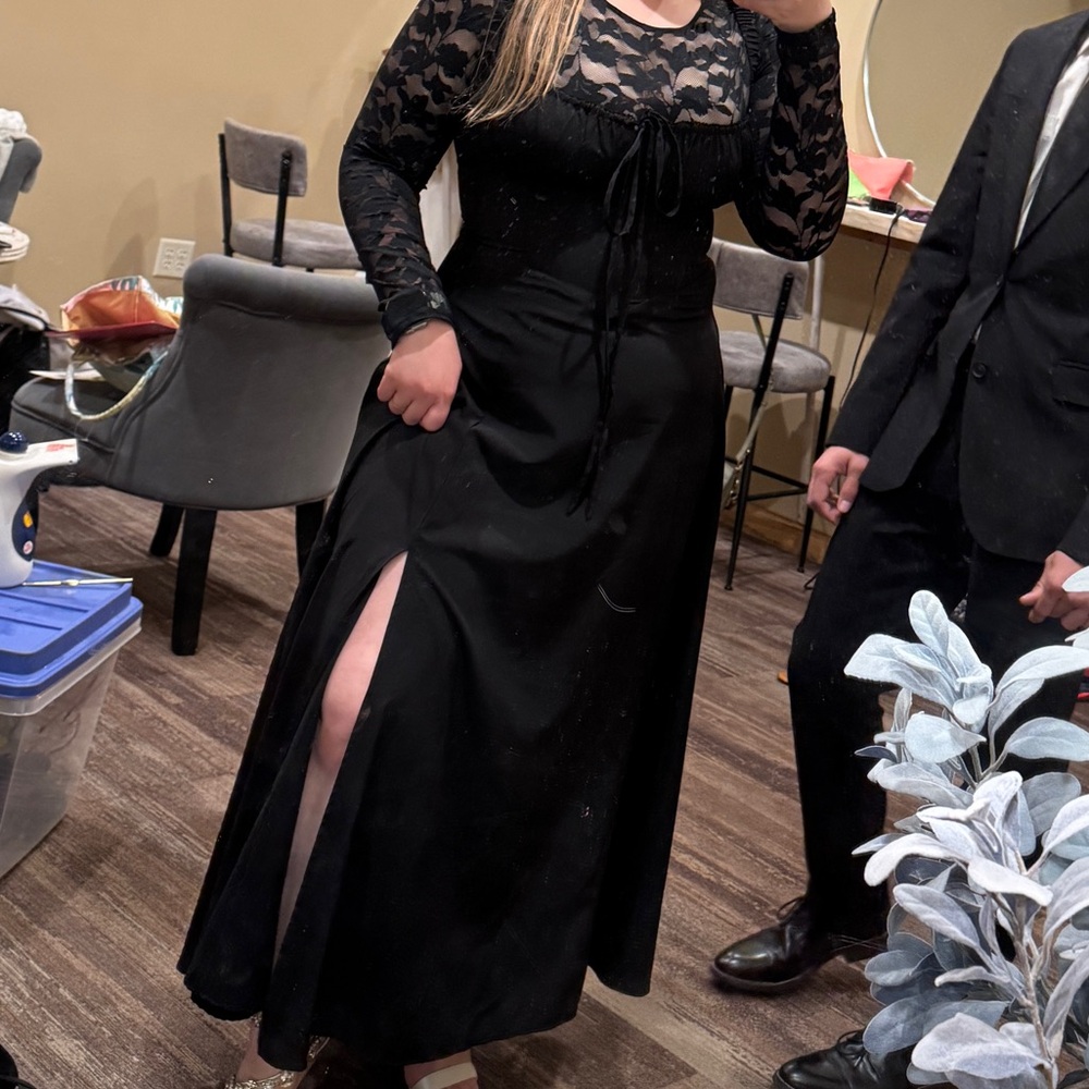 Elegant Black Lace Midi Dress